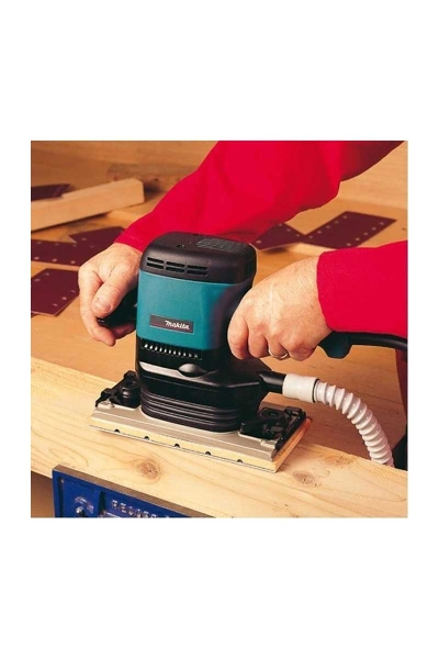 Makita 9046 Titreşimli Zımpara Makinesi - Thumbnail (2)